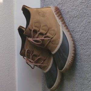 Sorel Out N About leather boot EUC